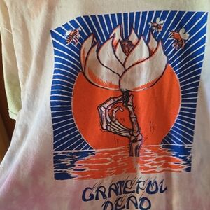 Grateful Dead Graphic Tee with Floral Design Size M/L